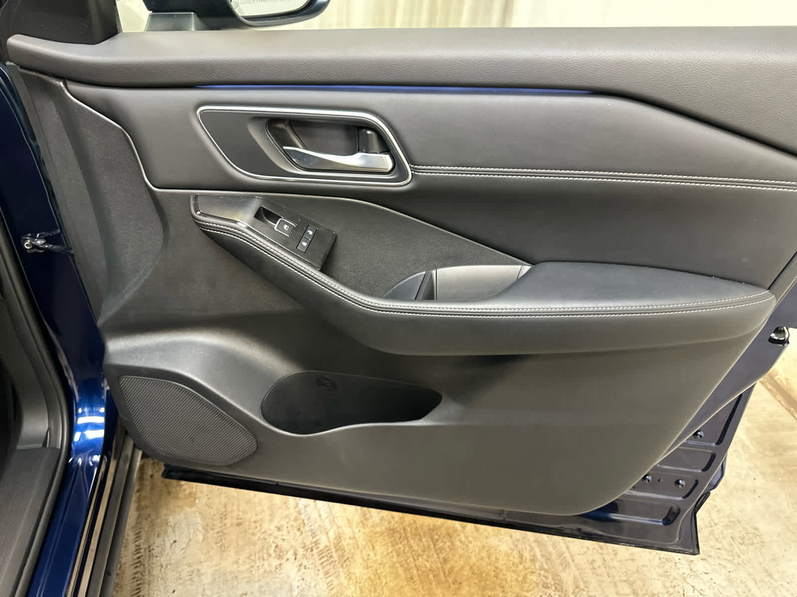 Certified 2025 Nissan Rogue Platinum image 28