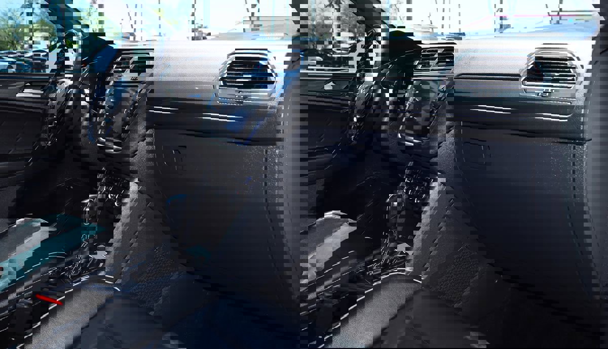 Used 2021 Volkswagen Tiguan SEL Premium R-Line image 37