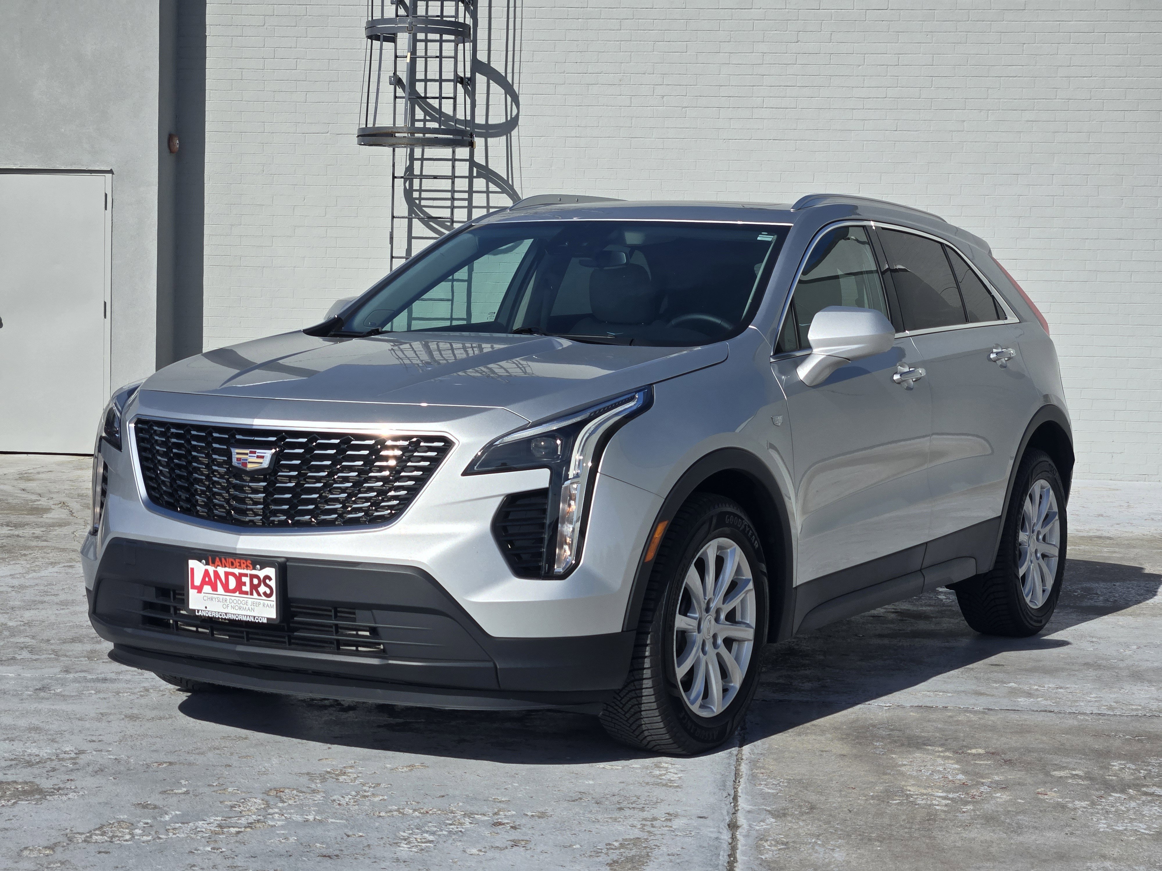 Used 2022 Cadillac XT4 Luxury w/ Cold Weather Package image 3