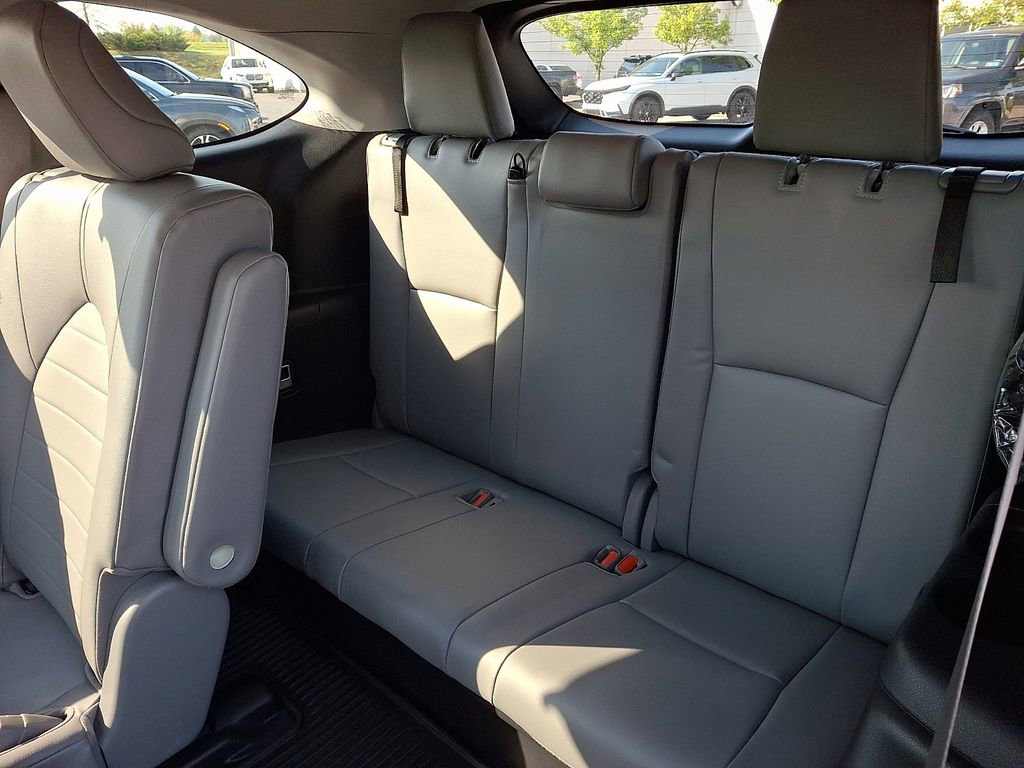 Used 2023 Toyota Highlander XLE FWD image 12