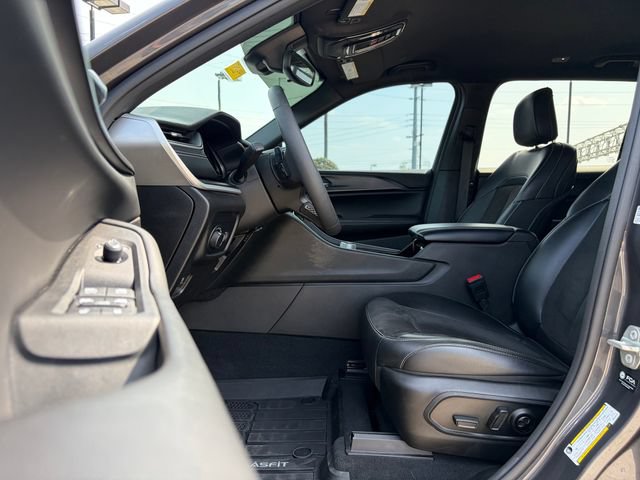 Used 2023 Jeep Grand Cherokee L Laredo AWD/4WD image 11