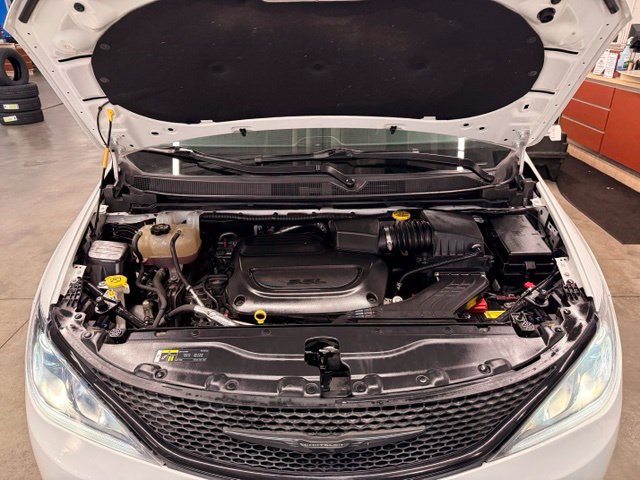 Used 2019 Chrysler Pacifica Limited w/ S Appearance Package FWD image 27