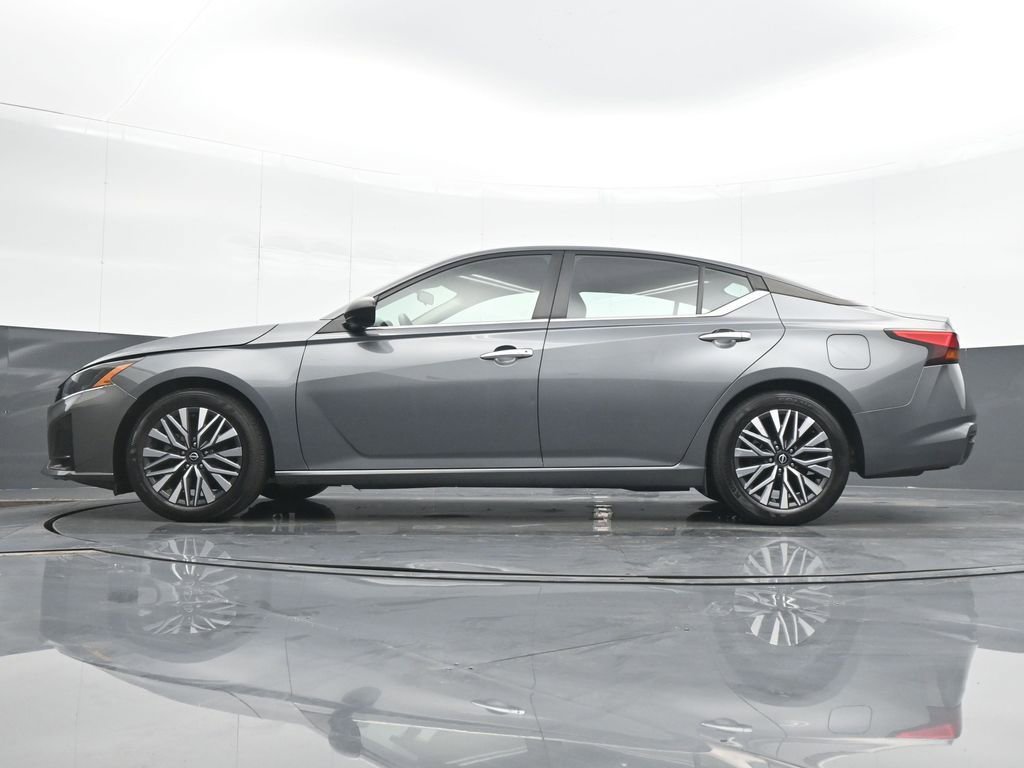 Used 2024 Nissan Altima 2.5 SV image 18