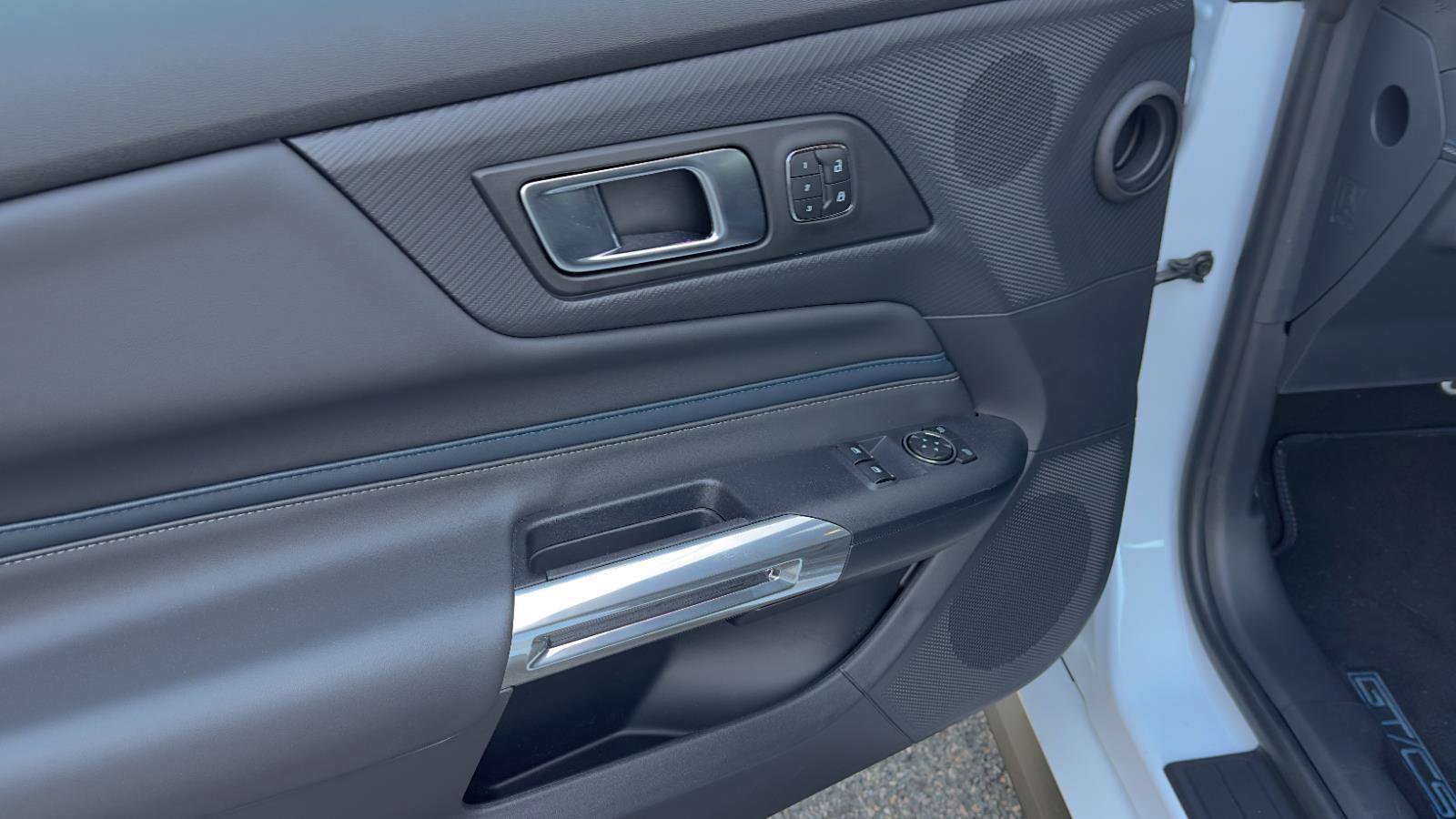 Used 2025 Ford Mustang GT Premium image 9