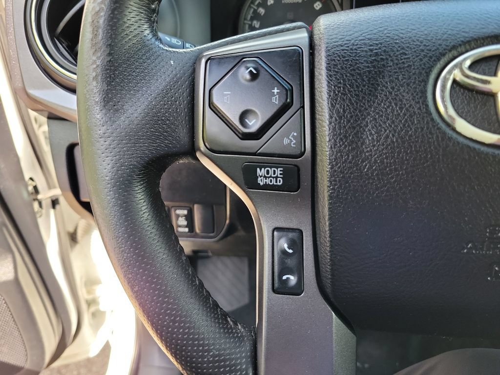 Used 2022 Toyota Tacoma TRD Off-Road w/ Technology Package AWD/4WD image 25