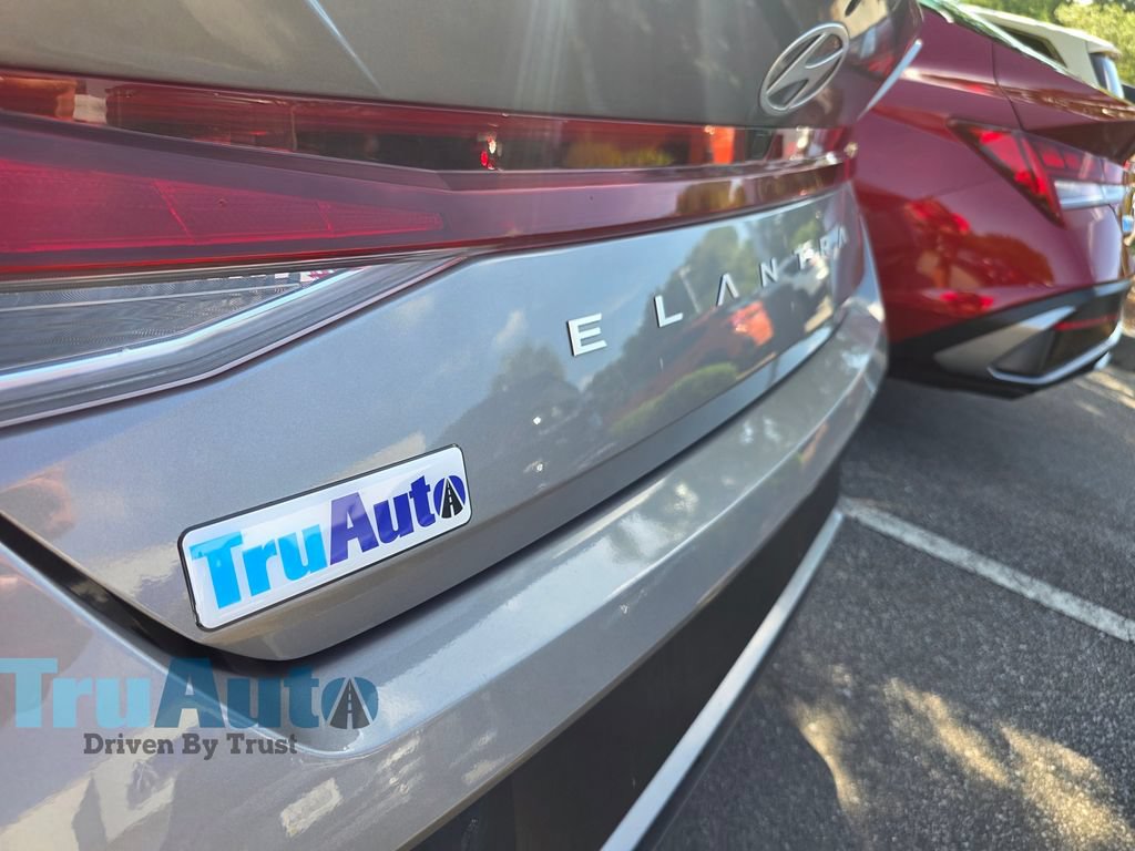 Used 2024 Hyundai Elantra SEL FWD image 45