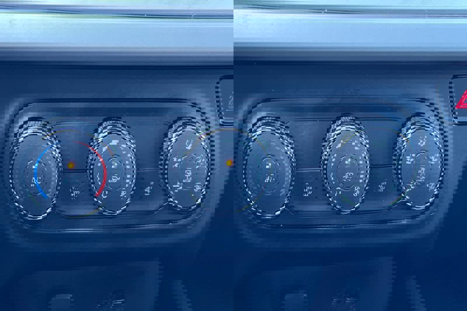 Used 2024 Chevrolet Trax RS image 21