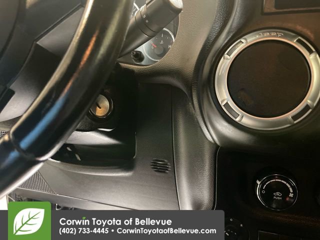 Used 2016 Jeep Wrangler Unlimited Rubicon image 22