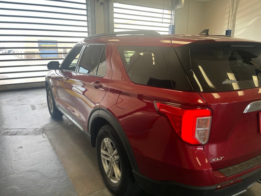 Used 2021 Ford Explorer XLT w/ Equipment Group 202A AWD/4WD image 8
