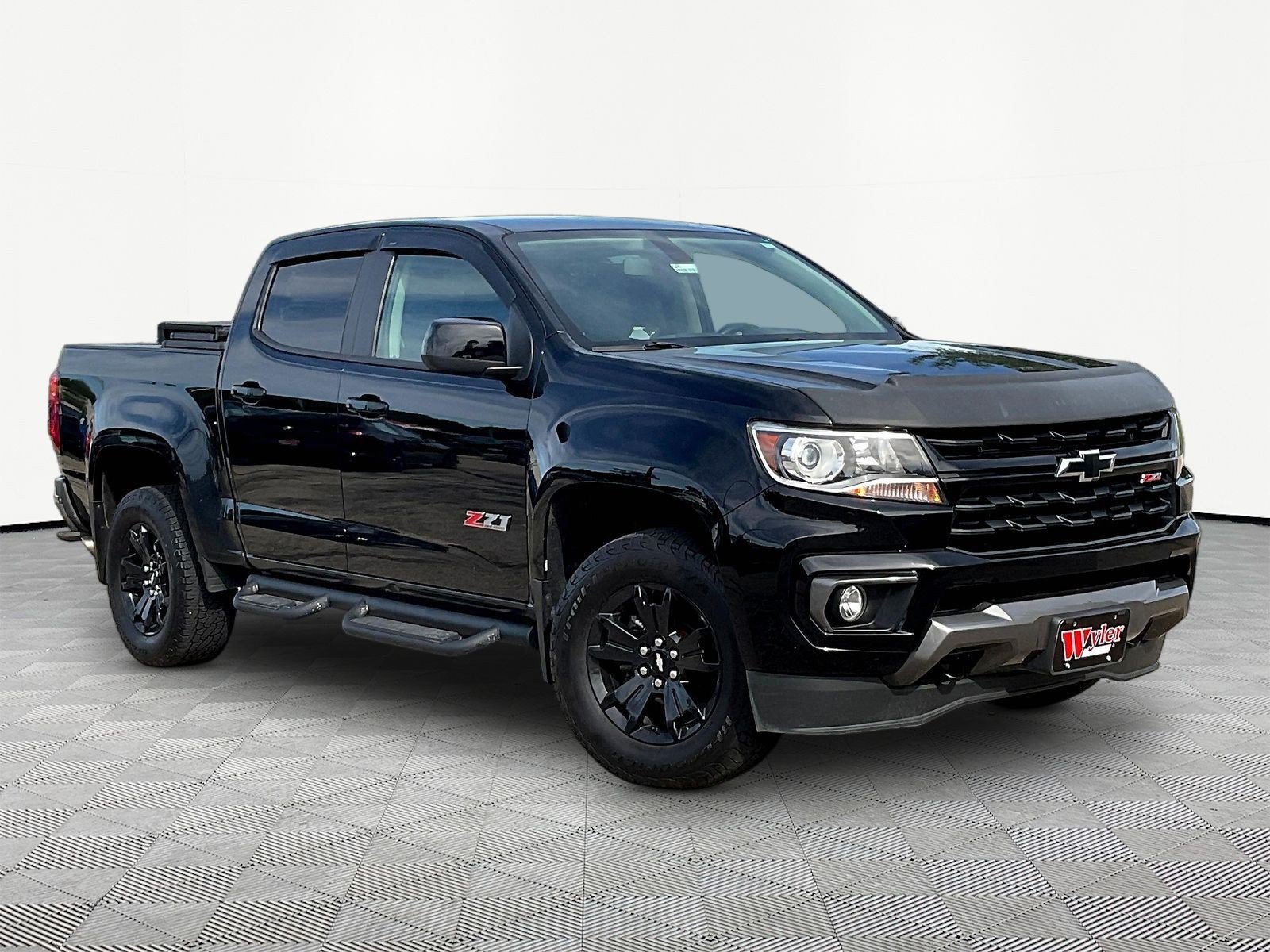 Used 2021 Chevrolet Colorado Z71 w/ Z71 Midnight Edition AWD/4WD image 3