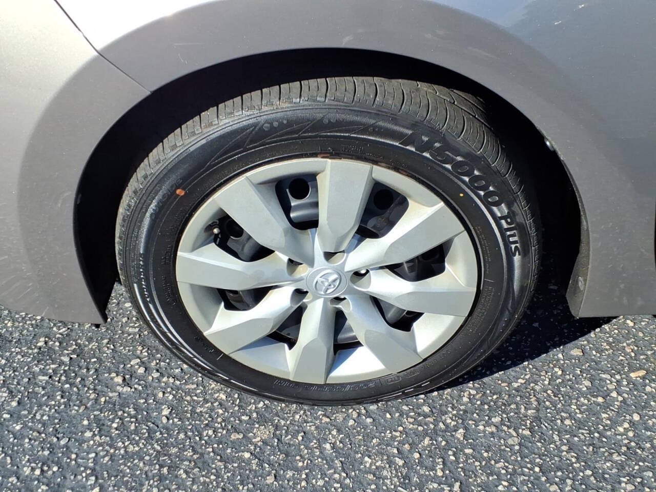 Used 2016 Toyota Corolla LE FWD image 11