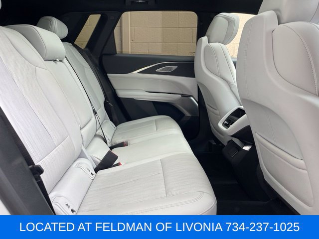 Certified 2024 Cadillac Lyriq Luxury AWD/4WD image 30