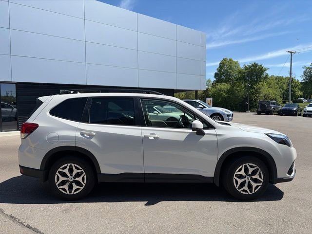 Certified 2023 Subaru Forester Premium AWD/4WD image 2