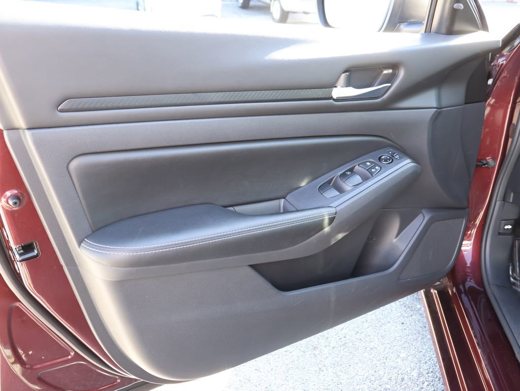 Used 2025 Nissan Altima 2.5 SV FWD image 20