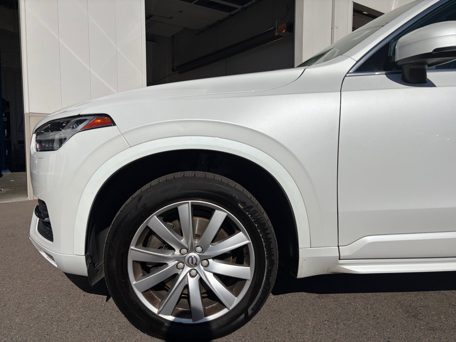 Used 2018 Volvo XC90 T6 Momentum w/ Momentum Plus Package AWD/4WD image 10