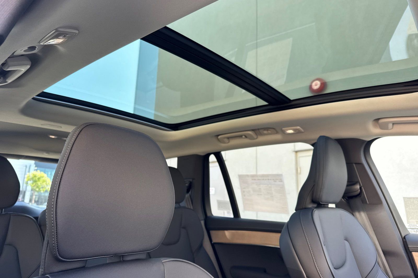 Used 2025 Volvo XC90 B6 Core w/ Protection Package Premier image 18