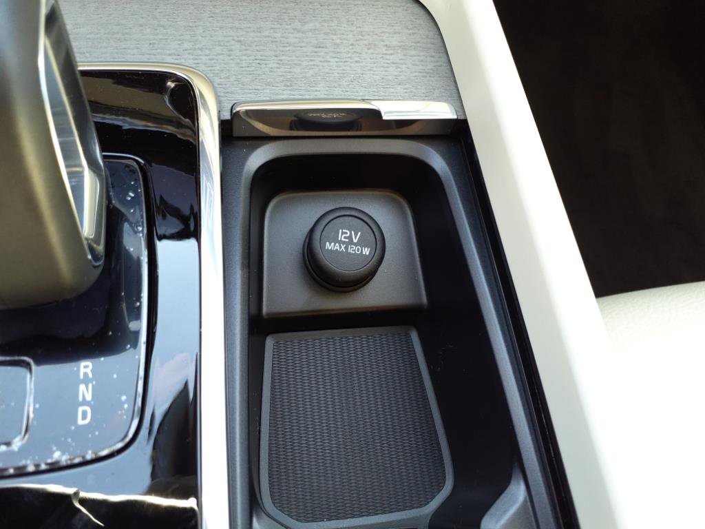 Certified 2025 Volvo XC60 T8 Plus w/ Climate Package image 18