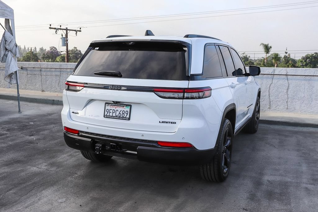 Used 2023 Jeep Grand Cherokee Limited w/ Luxury Tech Group II AWD/4WD image 9
