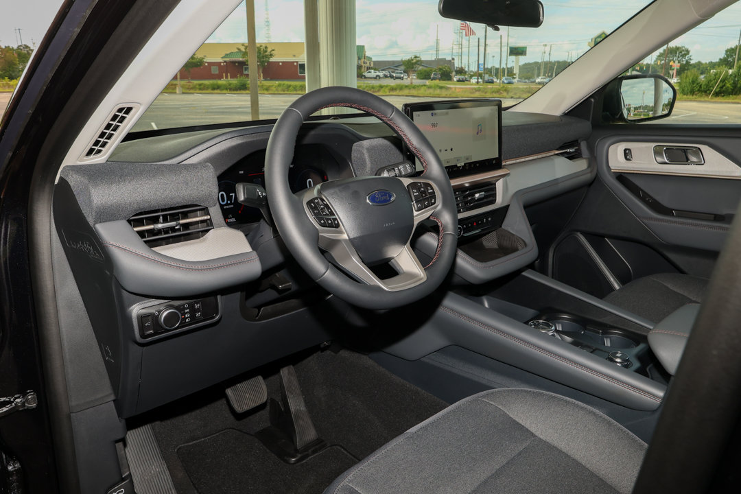 New 2026 Ford Explorer Active RWD image 11