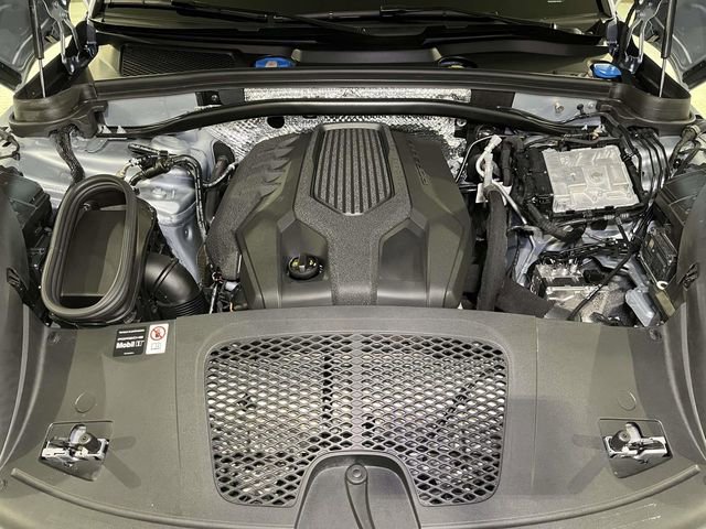 Certified 2025 Porsche Macan image 25