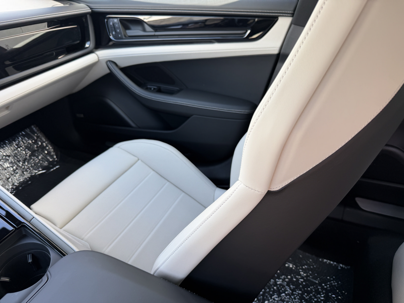 New 2026 Porsche Panamera RWD image 19