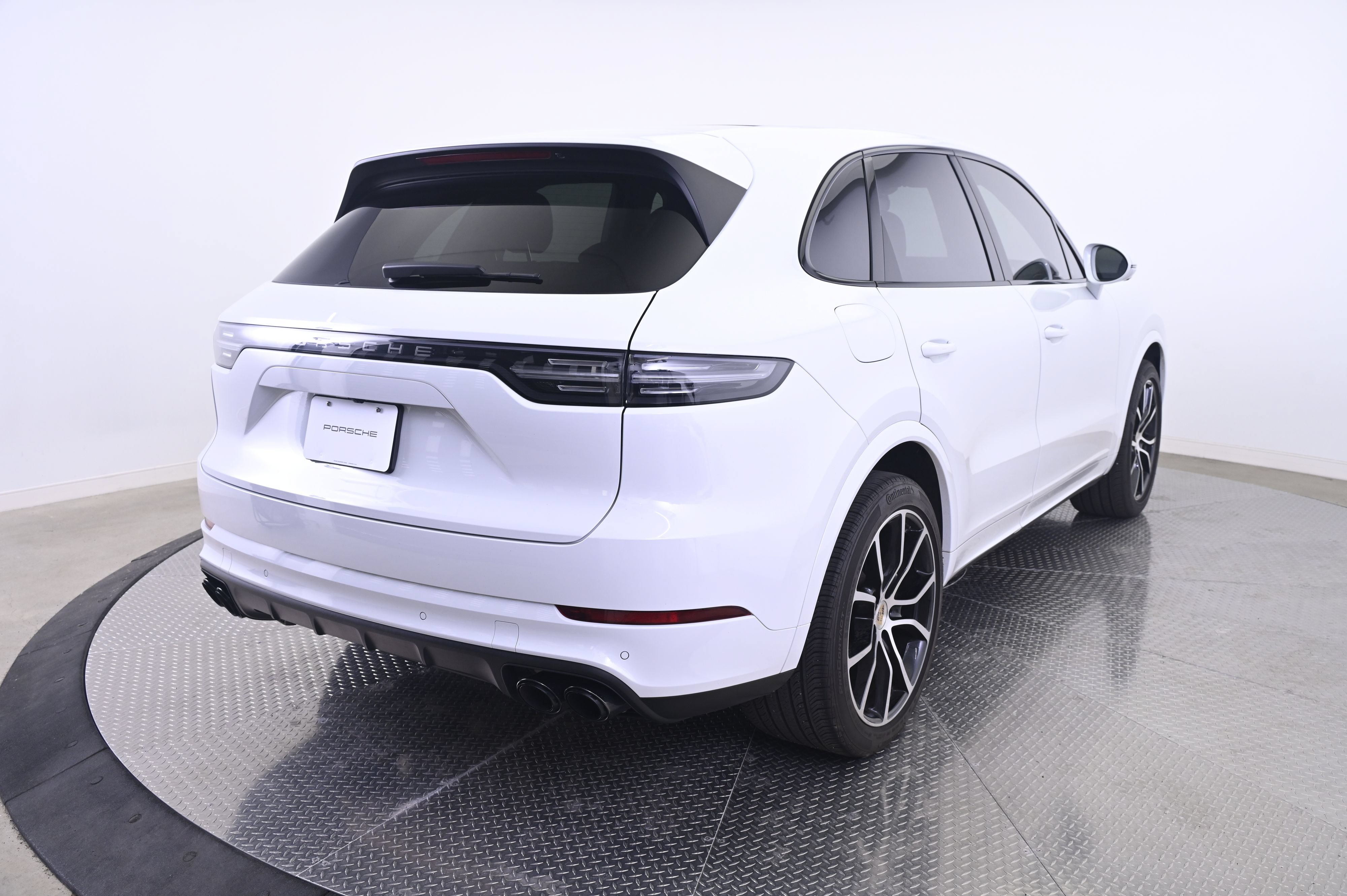 Certified 2023 Porsche Cayenne AWD/4WD image 7