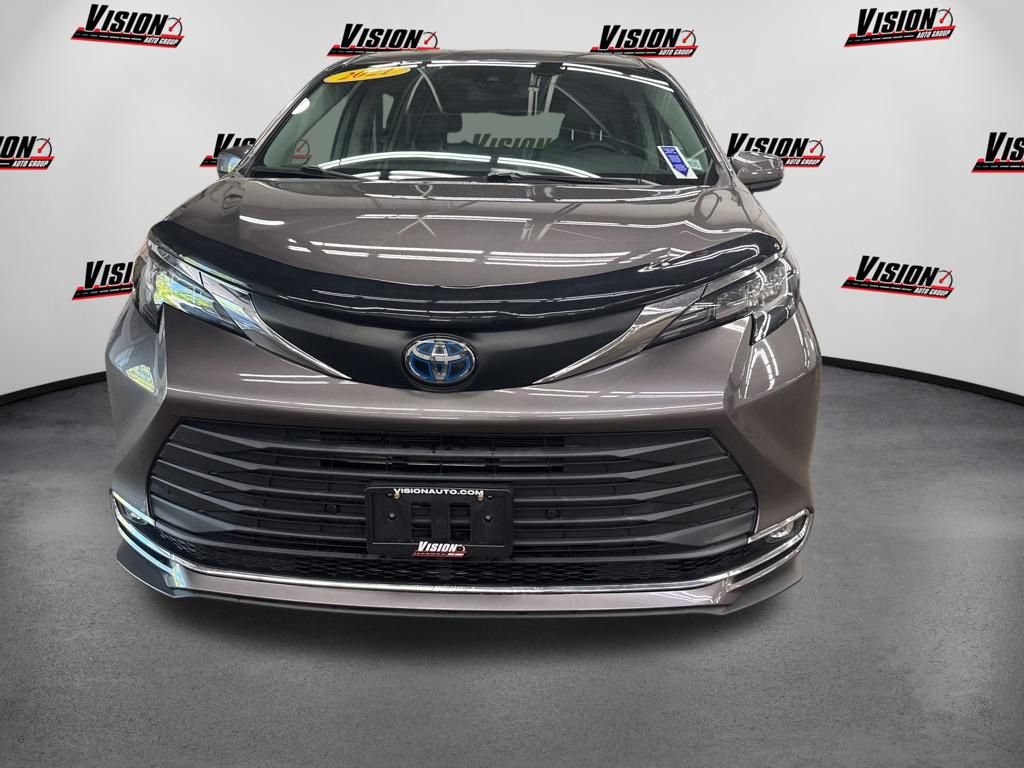 Used 2021 Toyota Sienna XLE FWD video 2