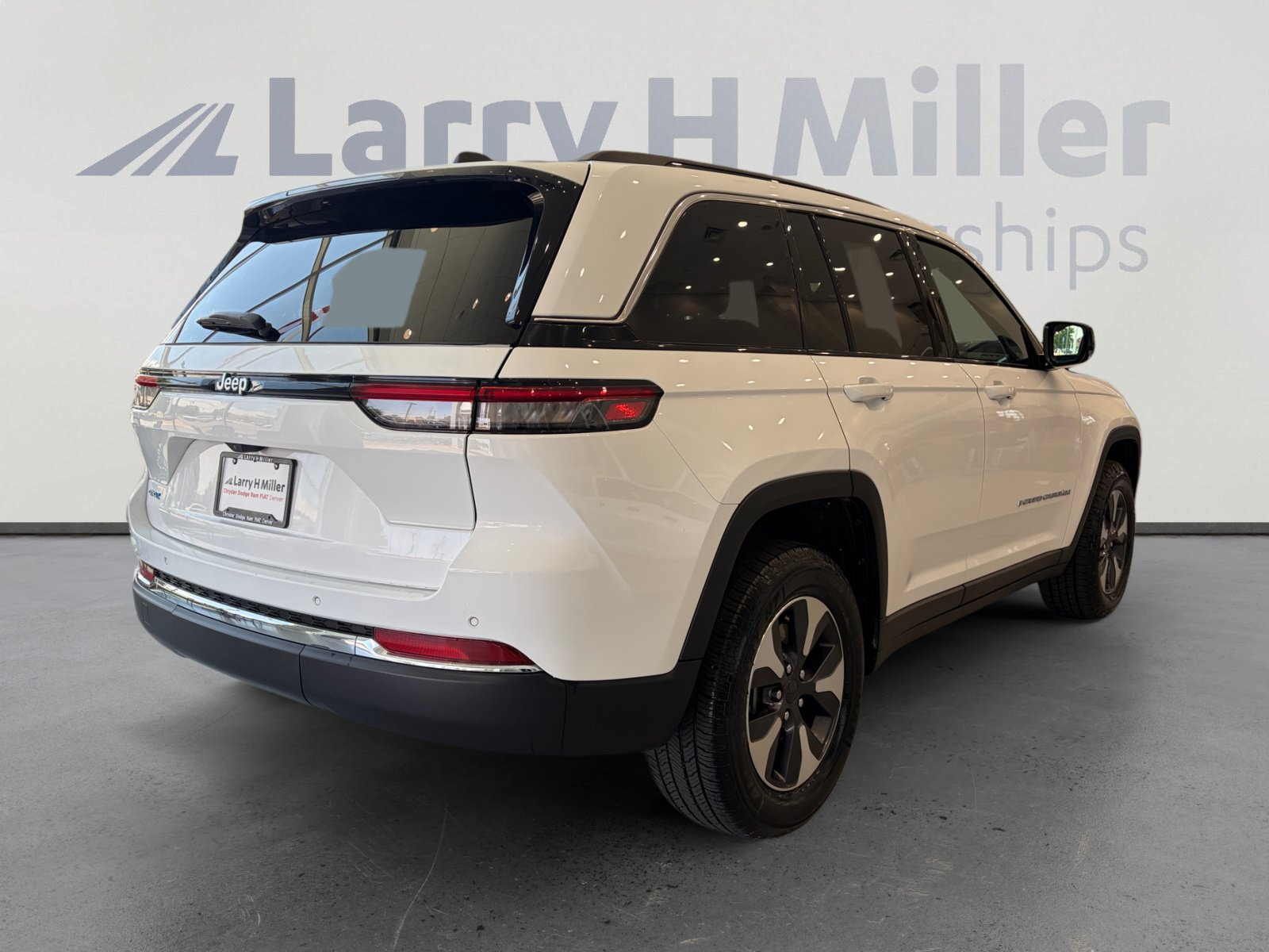 Used 2024 Jeep Grand Cherokee Limited 4xe AWD/4WD image 5