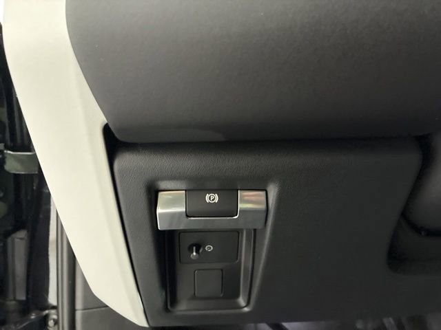 Used 2024 Land Rover Defender 110 S image 21