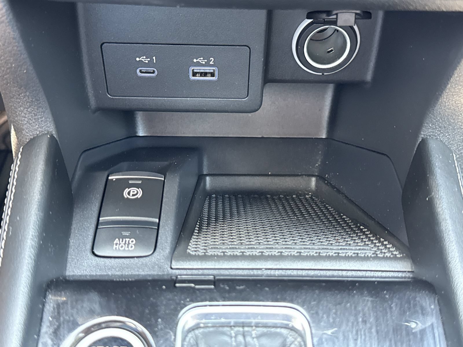 Used 2023 Nissan Kicks SR w/ SR Premium Package FWD image 27