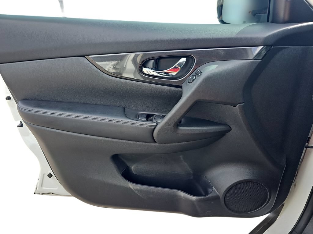 Used 2018 Nissan Rogue S FWD image 25
