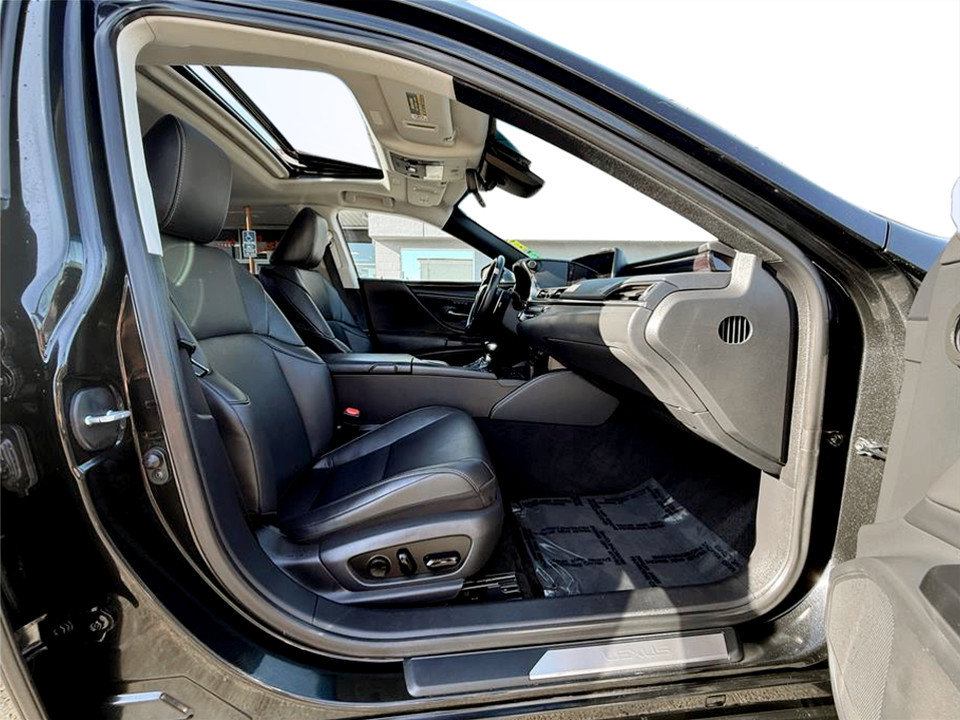 Used 2021 Lexus ES 300h w/ Premium Package image 19
