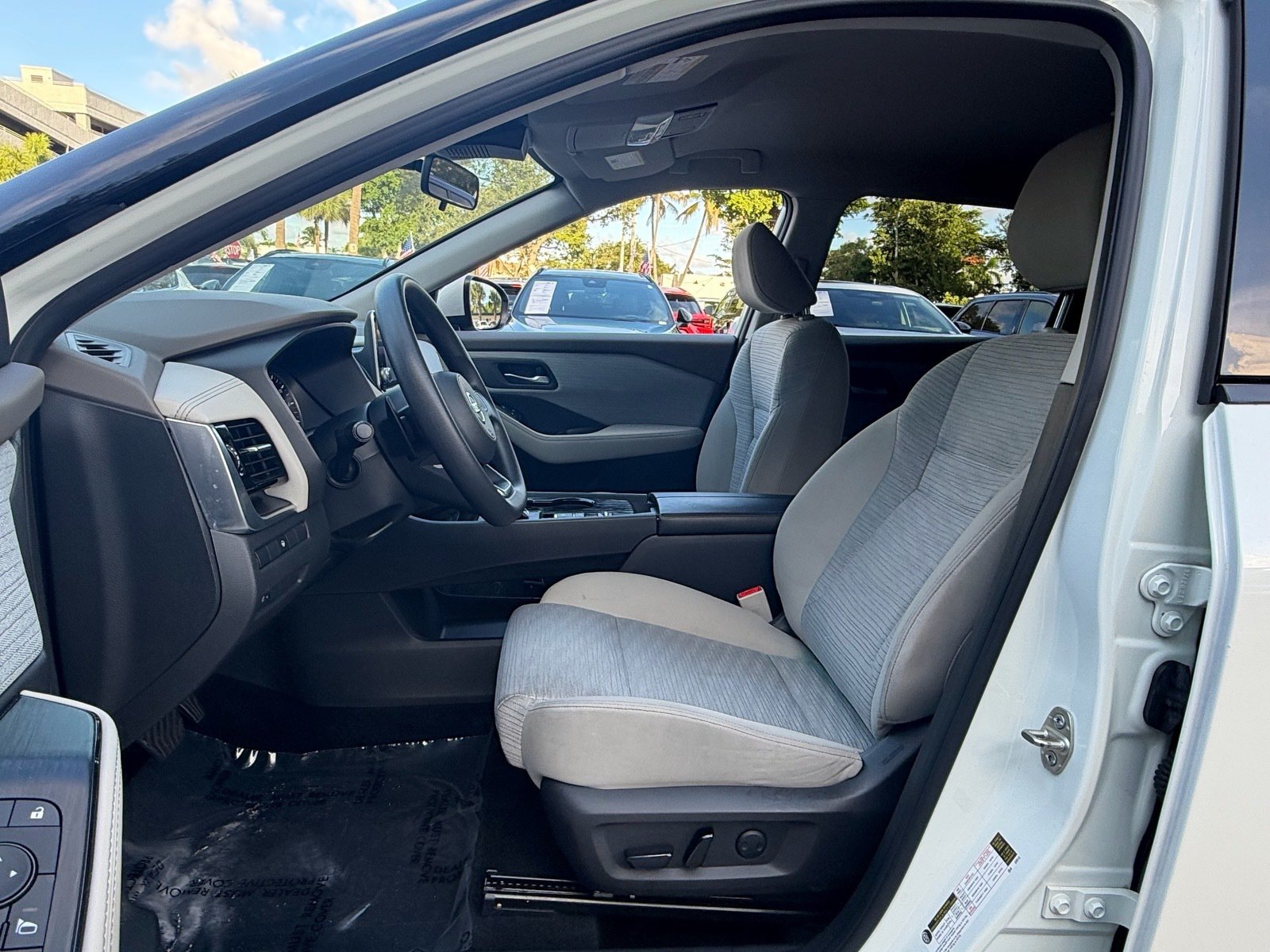 Used 2021 Nissan Rogue SV FWD image 9