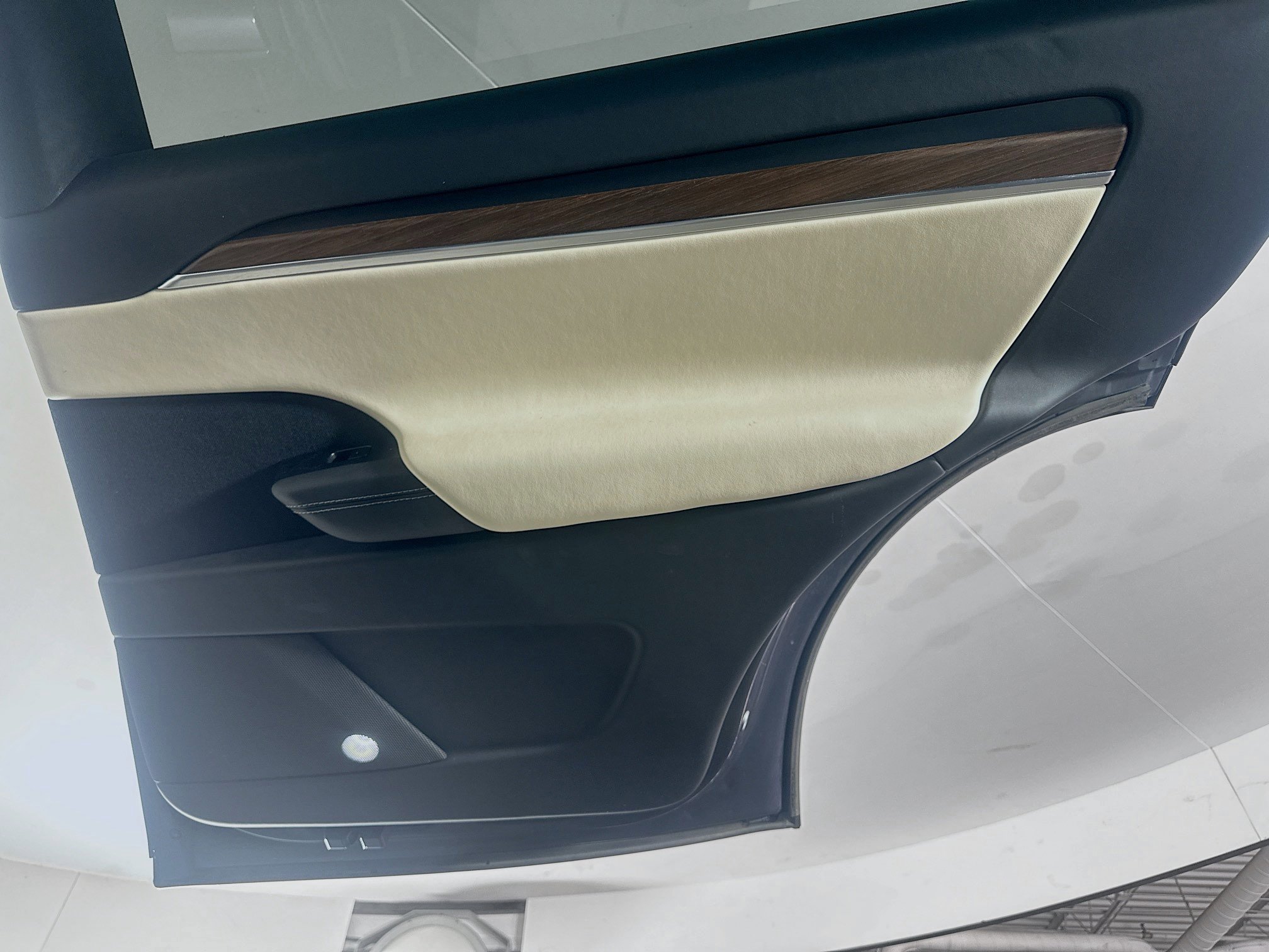 Used 2022 Tesla Model X image 30