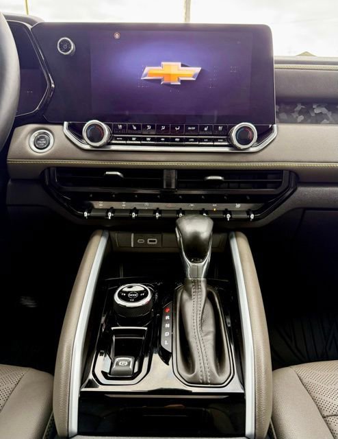 Used 2024 Chevrolet Colorado ZR2 w/ ZR2 Convenience Package III image 30