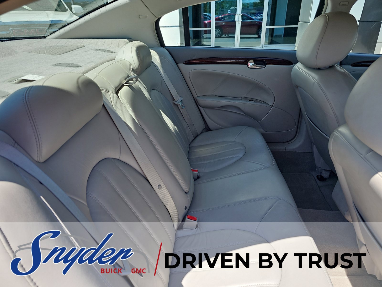 Used 2011 Buick Lucerne CXL FWD image 22