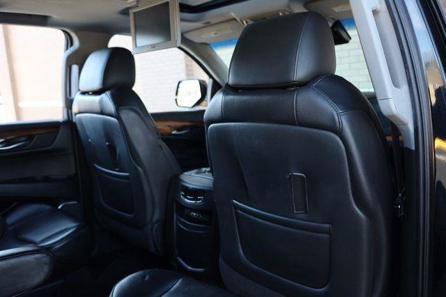 Used 2015 Cadillac Escalade Luxury AWD/4WD image 23
