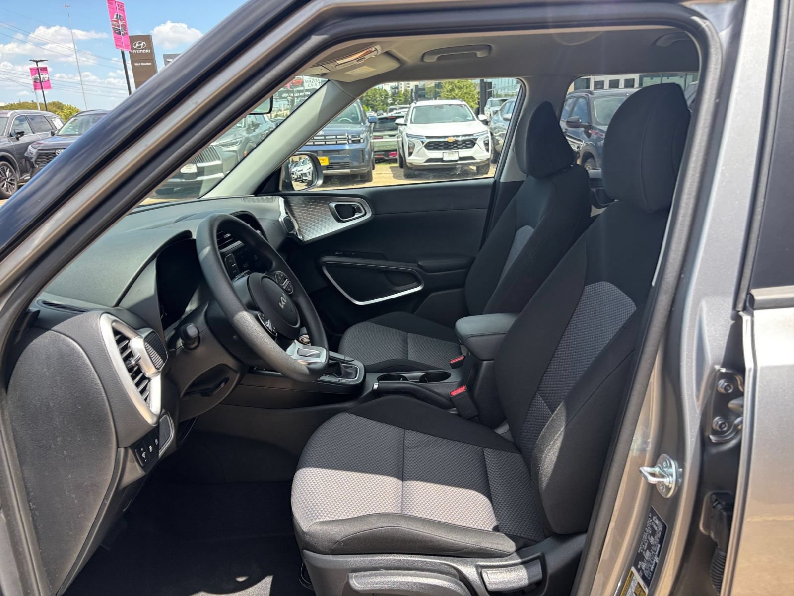 Used 2025 Kia Soul LX w/ LX Technology Package FWD image 20
