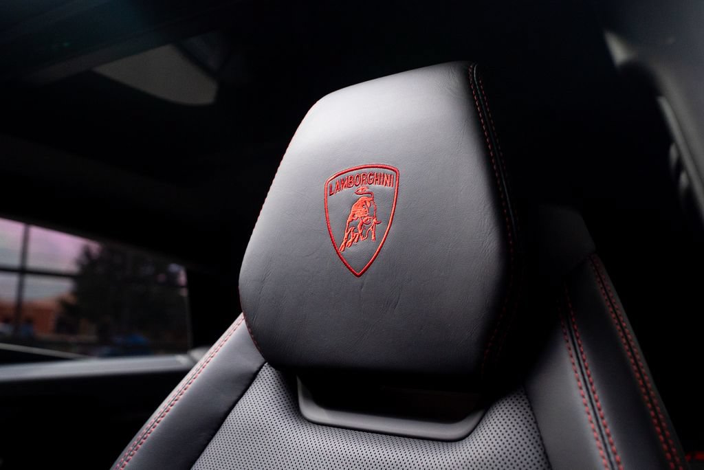 Used 2023 Lamborghini Urus Performante AWD/4WD image 39