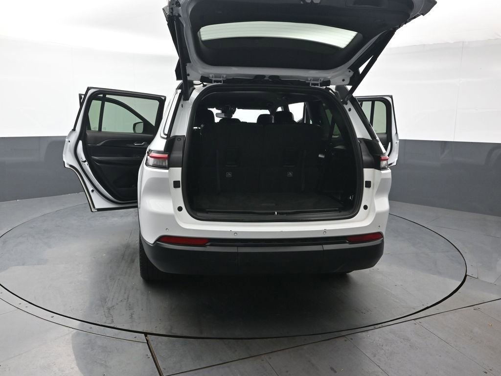 Used 2023 Jeep Grand Cherokee L Laredo image 43