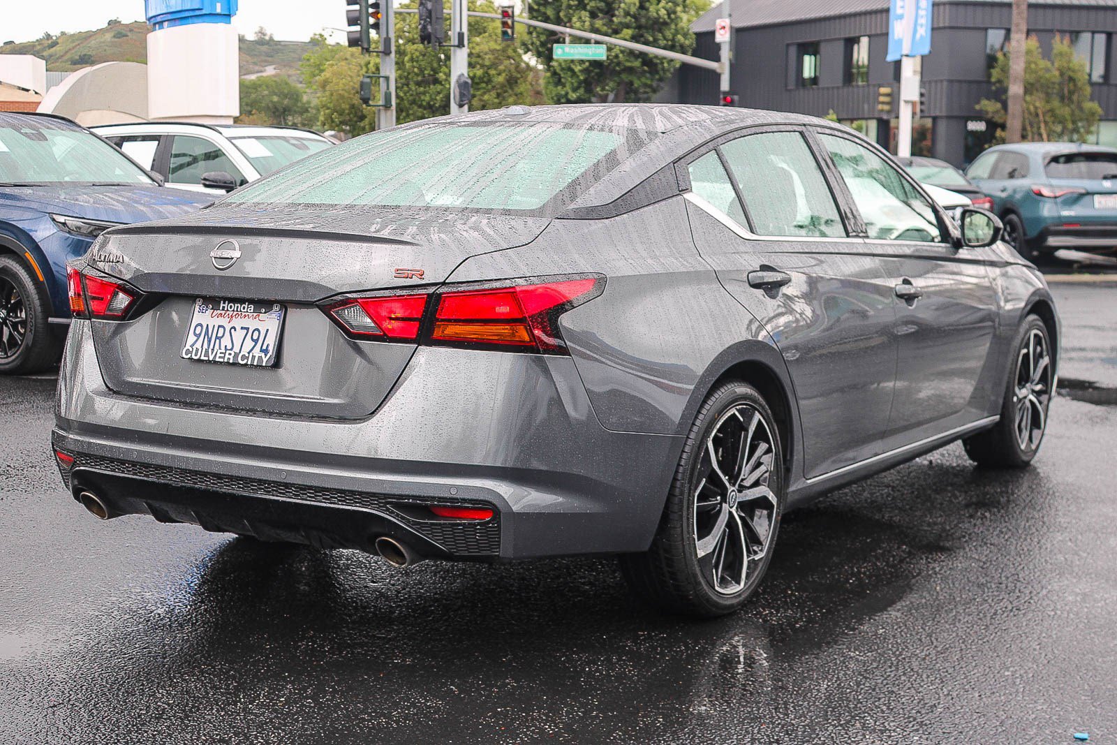 Used 2025 Nissan Altima 2.5 SR FWD image 9