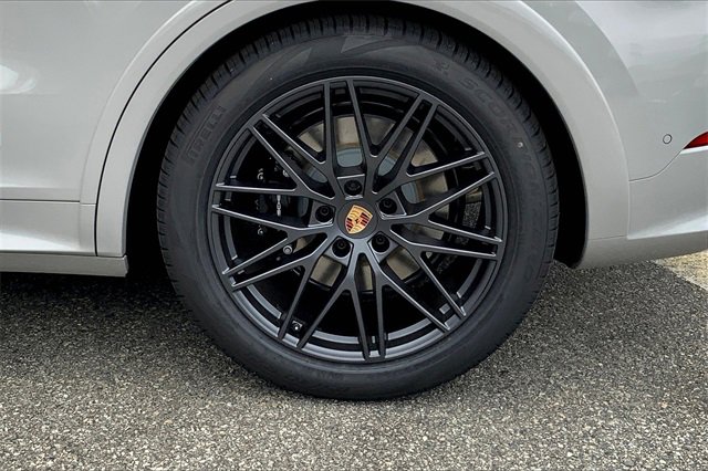 New 2025 Porsche Cayenne GTS image 17