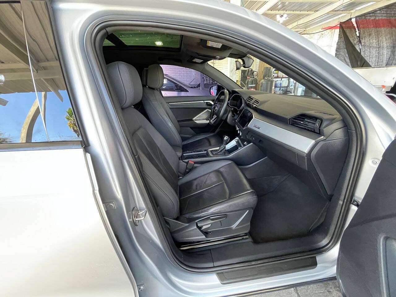 Used 2020 Audi Q3 2.0T Premium w/ Convenience Package AWD/4WD image 17