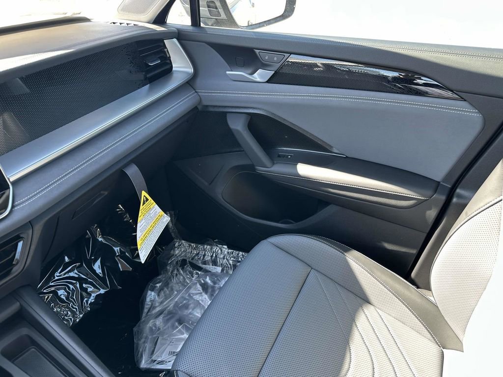 New 2025 Volkswagen Tiguan SE image 26