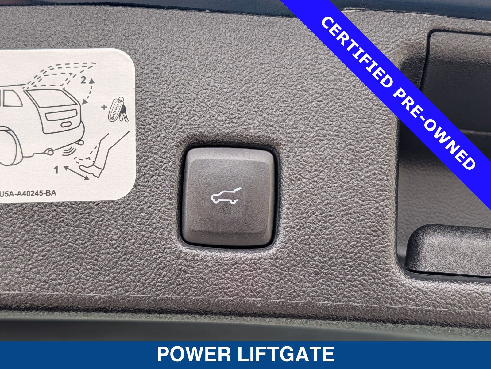 Certified 2020 Ford Escape Titanium AWD/4WD image 14