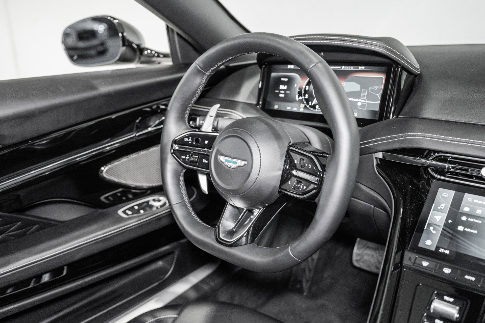 Used 2024 Aston Martin DB12 Coupe RWD image 22