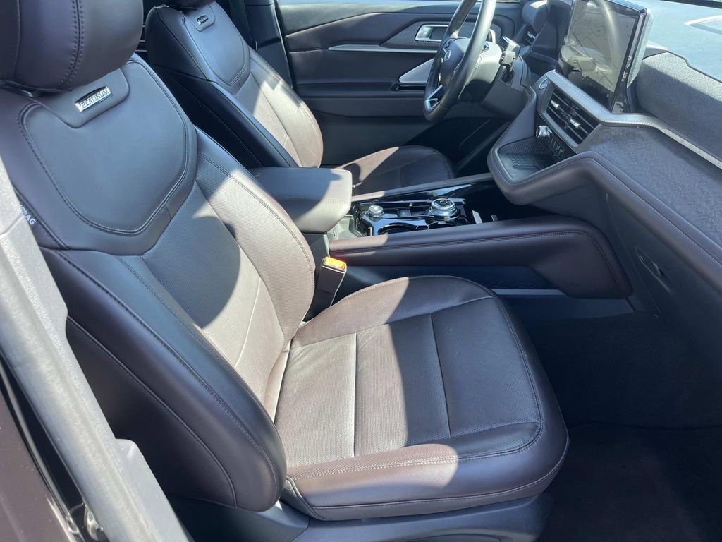 Used 2025 Ford Explorer Platinum image 23