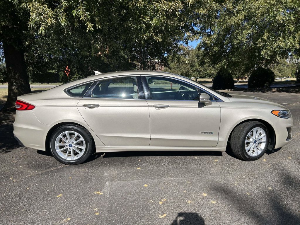 Used 2019 Ford Fusion SEL FWD image 2