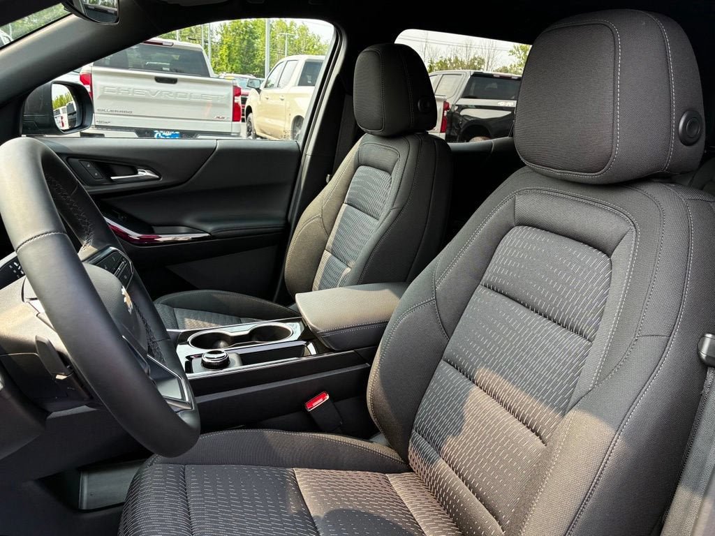 New 2027 Chevrolet Equinox LT AWD/4WD image 3