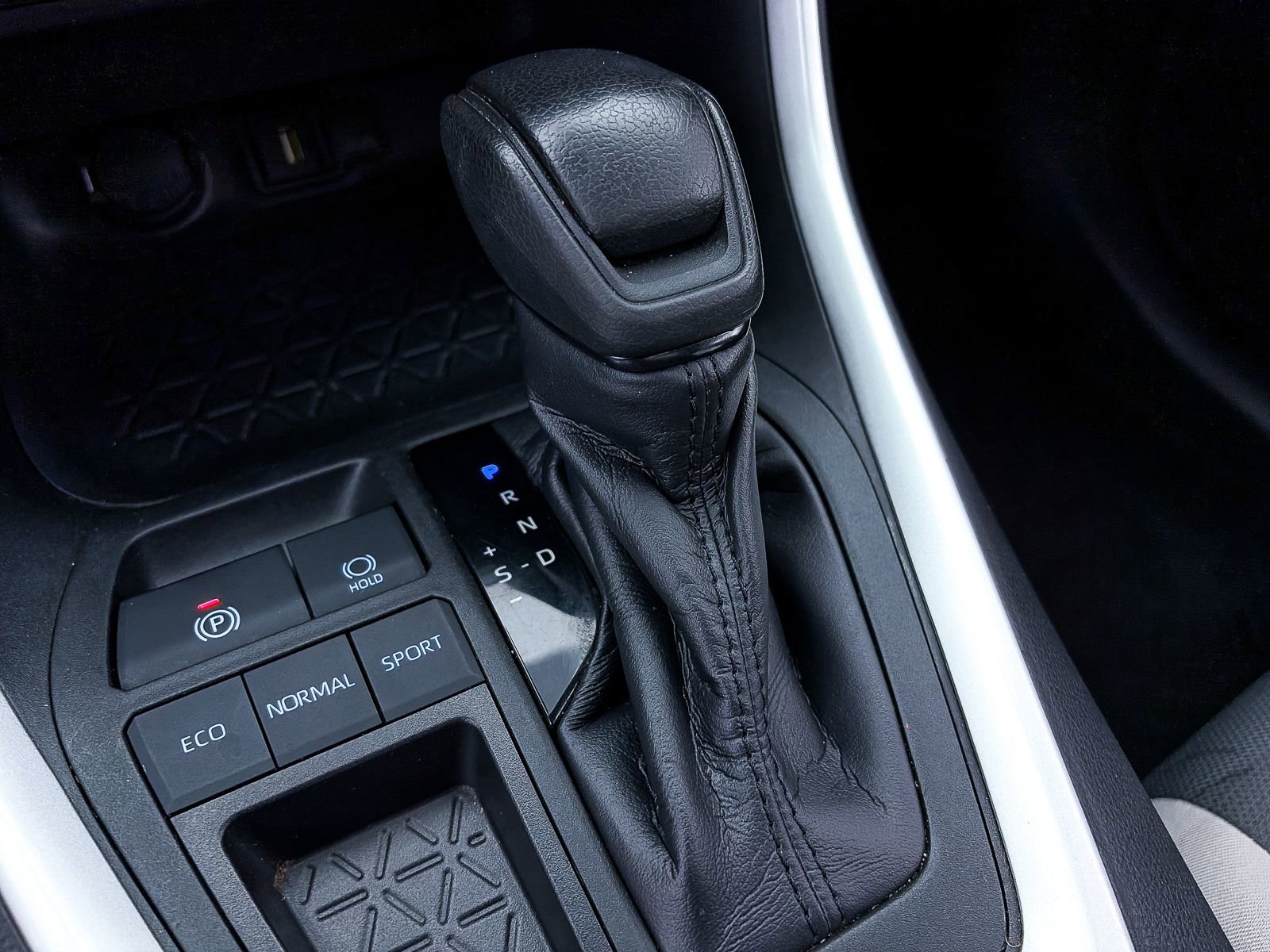 Used 2020 Toyota RAV4 XLE w/ Convenience Package image 20